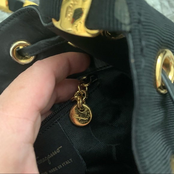 Salvatore Ferragamo drawstring bucket bag - Picture 11 of 15